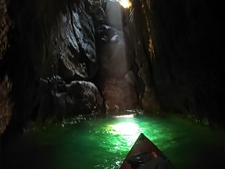 ジオパーク洞窟ツアー